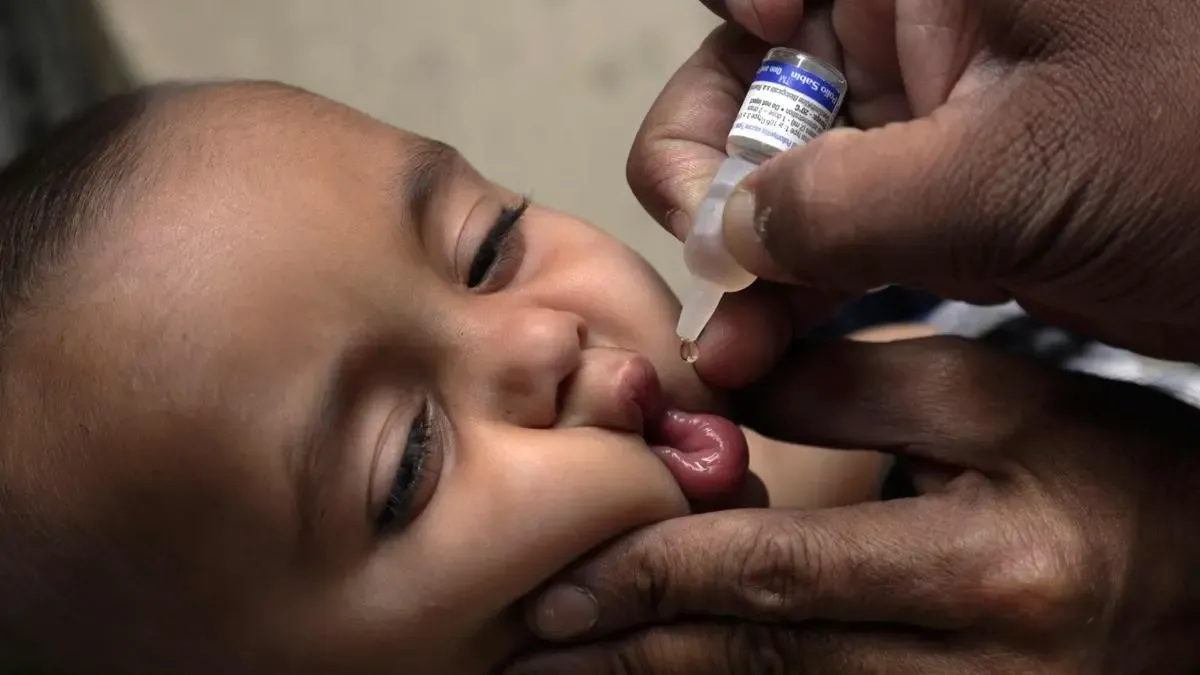 pencegahan-polio-dengan-imunisasi.webp